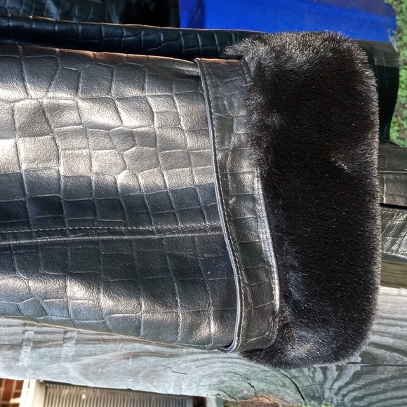 Wilson's Medium Black Leather Woman's Jacket - Picture 8 of 8